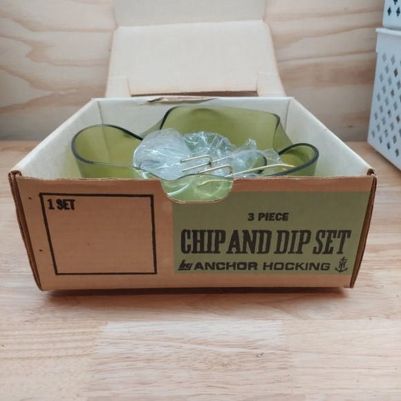 Vintage Anchor Hocking NOS Avocado green chip & dip bowl w/ clip. Original box - Picture 6 of 8